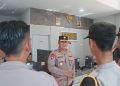 Wakapolda Bengkulu Brigjen Pol. Dicky Sondani memberikan arahan kepada personel Polres Rejang Lebong saat meninjau Gedung Pamapta dan layanan SPKT, Sabtu (11/10/2025). (Dok, Yolo)