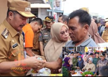 TPID Kabupaten Kerinci bersama jajaran pemerintah daerah meninjau kegiatan operasi pasar sebagai langkah pengendalian inflasi di wilayah setempat, Sabtu (12/10/2025). (Dok. Deko)