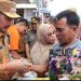 TPID Kabupaten Kerinci bersama jajaran pemerintah daerah meninjau kegiatan operasi pasar sebagai langkah pengendalian inflasi di wilayah setempat, Sabtu (12/10/2025). (Dok. Deko)