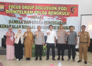 Kapolda Bengkulu Irjen Pol. Mardiyono bersama pejabat utama Polda Bengkulu berpoto bersama pada FGD di Hotel Adeeva, Kota Bengkulu.. Selasa (14/10/2025)(Foto: Yola)