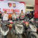 Kabid Humas Polda Bengkulu Kombes Pol Andy Pramudya W. bersama jajaran Ditreskrimum menunjukkan barang bukti hasil Operasi Musang Nala 2025 saat konferensi pers di Mapolda Bengkulu, Selasa (14/10/2025). (dok. Yola)