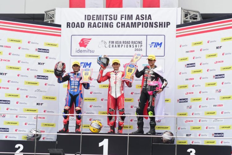 Tiga pebalap AHRT meraih podium di tiga kelas berbeda pada ajang Idemitsu FIM ARRC 2025 seri kelima di Sirkuit Internasional Sepang, Malaysia, Minggu (12/10/2025). (Dok.Sinsen)