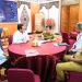 Gubernur Jambi Al Haris berdiskusi dengan Kepala Perwakilan BPKP Provinsi Jambi Mardiyanto Arif Rakhmadi saat audiensi dan penandatanganan Rencana Aksi Kolaboratif Pengendalian Korupsi Tahun 2025 di Rumah Dinas Gubernur Jambi, Selasa (14/10/2025)(Foto: Diskominfo Provinsi Jambi)