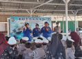 Personel Ditpolairud Polda Jambi memperkenalkan tugas kepolisian kepada siswa-siswi RA Al-Ikhlas Kota Jambi dalam kegiatan Polisi Sahabat Anak (Polsanak) di Mako Ditpolairud, Rabu (15/10/2025). (Dok. Nahar)