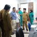Gubernur Jambi Al Haris meninjau ruang operasi dan berdialog dengan tim medis RSUD Raden Mattaher Jambi, Senin (27/10/2025), (Foto: Daus)