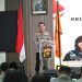 Kapolda Jambi Irjen Pol Krisno H. Siregar memberikan sambutan saat menutup Musda ke-5 sekaligus melantik Pengurus Daerah KBPP Polri Provinsi Jambi masa bhakti 2025–2030 di Gedung Siginjai Sakti Wira Bhakti, Kamis (30/10/2025). (Dok. Humas)