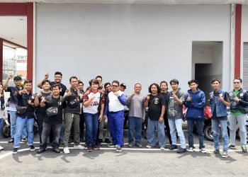 Para siswa peserta edukasi Safety Riding berpose di Sinsen Safety Riding Center, Kota Jambi, Jumat (31/10/2025). (Dok, Sinsen)