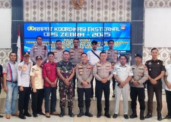Perwakilan Polres Merangin, Jasa Raharja Bangko, dan instansi terkait berfoto bersama usai Rapat Koordinasi Eksternal Operasi Zebra 2025 di Aula Polres Merangin. (Dok.Humas JR)