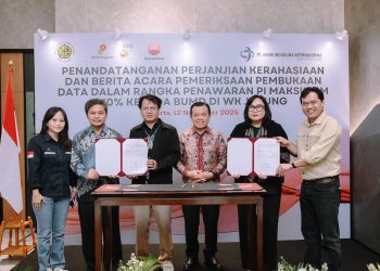 Gubernur Jambi Al Haris menyaksikan penandatanganan Perjanjian Kerahasiaan antara PetroChina International Jabung Ltd. dan PT Jambi Indoguna Internasional sebagai bagian dari proses pembukaan data PI 10 persen WK Jabung. (Dok. Humas)