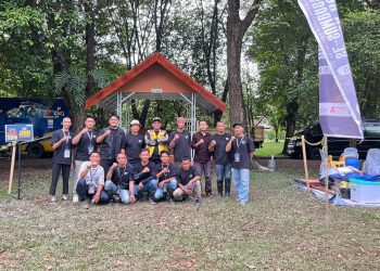 Kontingen Jambi berfoto bersama usai mengikuti Kompetisi Tenaga Kerja Konstruksi (KTKK) Sumbagsel 2025 di Palembang, yang sukses membawa pulang dua prestasi melalui kategori Rumah Mini dan Building Information Modeling (BIM). (Dok. Stepanus)