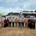 Kasat Binmas Polresta Jambi, AKP Sukman bersama pihak sekolah dan para siswa SMAN 12 Kota Jambi usai kegiatan penyuluhan bahaya kenakalan remaja, Senin (24/11/2025). (Dok. Nahar)