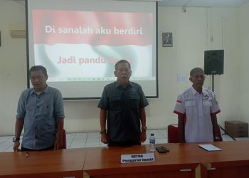 Ketua Perkemi Provinsi Jambi Adri S.H., M.H. (tengah) memimpin Rapat Persaudaraan Provinsi (Raperprov) 2025–2029 di Aula BPSDM Jambi, Selasa (25/11/2025). (Dok. Stepanus)