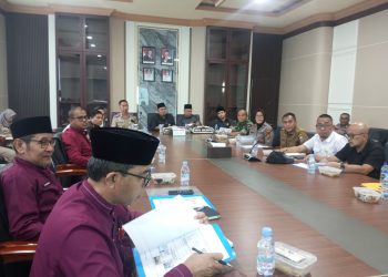 Forkopimda Kota Jambi menghadiri rapat percepatan pengadaan tanah proyek Drainase Utama Sungai Asam di Ruang Rapat Wali Kota Jambi, Selasa (25/11/2025). (Dok, Nahar)
