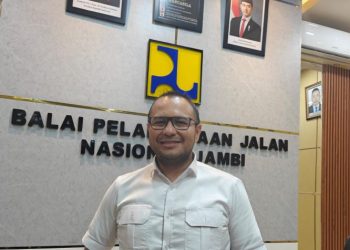Kepala BPJN Jambi Dr. Ir. Dedy Hariadi saat ditemui di kantor BPJN Jambi, terkait pengawasan kondisi jalan dan jembatan nasional selama periode libur Natal dan Tahun Baru 2025. (Dok. Nahar)
