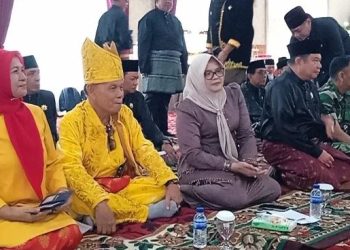 Bupati Tanjung Jabung Timur Hj. Dillah Hikmah Sari menghadiri pengukuhan Pengurus Debalang Kabupaten Tanjung Jabung Timur masa bakti 2025–2029 di Aula Rumah Dinas Bupati Tanjab Timur, Selasa (30/12/2025) (Dok,. Daus)