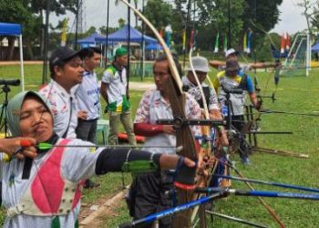 Para atlet panahan Jambi tengah berlatih serius menjelang keberangkatan ke SEA Games ke-33 Thailand 2025. Mereka bertekad membawa pulang medali untuk Indonesia. (Foto:Daus)