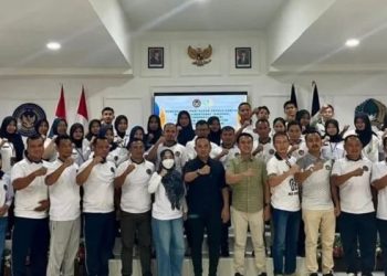 Kepala Kantor Wilayah Ditjen Pemasyarakatan Jambi Irwan Rahmat Gumilar (tengah) bersama jajaran dan pegawai Lapas Kelas IIB Muara Bulian saat kunjungan kerja perdana, Sabtu (20/12/2025). (Dok. Nahar)