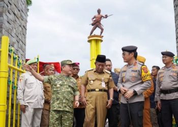 Gubernur Jambi Al Haris bersama unsur Forkopimda dan jajaran TNI-Polri mengikuti Apel Peringatan Peristiwa Pertempuran Tugu Juang Simpang Tiga Sipin di Monumen Tugu Juang, Kota Jambi, Senin (29/12/2025). (Dok. Stepanus)