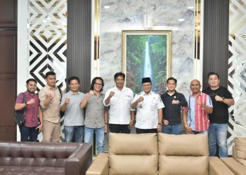 Wali Kota Jambi Dr. dr. H. Maulana, M.K.M menerima audiensi pengurus Serikat Media Siber Indonesia (SMSI) Provinsi Jambi di ruang kerjanya, Rabu (3/12/2025) (Dok. SMSI)