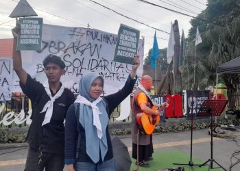 Panggung amal untuk korban bemcana Sumatra di Tugu Keris Siginjai, Kota Jambi pada Kamis sore, 4 Desember 2025. (Dok. Daus)