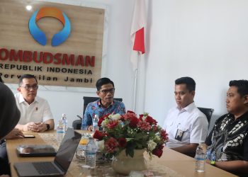 Brigjen Pol Irman Sugema bersama jajaran Lemdiklat Polri melakukan audiensi dengan Kepala Perwakilan Ombudsman RI Jambi, Saiful Roswandi, dalam rangka pengkajian pendidikan Bintara Polri, Rabu (10/12/2025). (Dok. Ombudsman Jambi) (Dok, Daus)