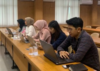 Peserta Pemagangan Nasional Batch 3 mengikuti kegiatan on boarding dan pengenalan lingkungan kerja di PT Sinar Sentosa Primatama (Sinsen), Jambi, Senin (15/12/2025). (Dok. Daus)