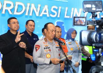 Wakapolri Komjen Pol. Dedy Prasetyo menyampaikan  Kesiapan Natal 2025 dan Tahun Baru 2026 di Gedung STIK-PTIK Polri, Jakarta, Senin (15/12/2025),(Dok. Humas JR)