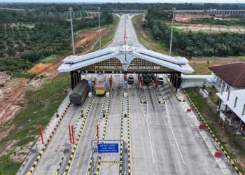 Gerbang Tol Muaro Sebapo, Jambi, salah satu akses Jalan Tol Trans Sumatera, terpantau ramai kendaraan saat arus balik Libur Natal 2025 dan Tahun Baru 2026, Minggu (28/12/2025) (Dok. Humas)