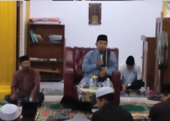 Warga RT 15 Kelurahan Talang Babat mengikuti peringatan Isra Mi’raj Nabi Muhammad SAW 1447 Hijriah di Mushola Al Ijtihad, Sabtu malam (3/1/2026) (Dok.Daus)