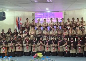 Rektor UIN STS Jambi Prof. Kasful Anwar bersama Dewan dan Badan Pengurus Harian Gerakan Pramuka UIN STS Jambi masa bakti 2026 usai pelantikan di Kampus UIN STS Jambi, Senin (19/1/2026). (Dok. Stepanus)
