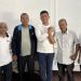 Ketua DPRD Provinsi Jambi M. Hafiz Fattah (tengah) berfoto bersama perwakilan Forum Warga Tolak Zona Merah usai pertemuan di rumah dinas Ketua DPRD Jambi, Minggu (18/1/2026).  (Dok. Stepanus)