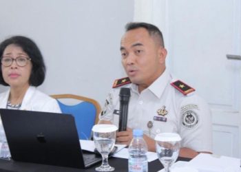 Kepala Kanwil Ditjenpas Jambi Irwan Rahmat Gumilar menyampaikan paparan dalam FGD terkait penyusunan pedoman pelaksanaan pidana kerja sosial pasca berlakunya KUHP baru di Aula Kanwil Ditjenpas Jambi, Senin (19/1/2026). (Dok. Nahar)