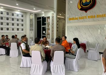Kepala Kantor Wilayah Jasa Raharja Jambi bersama unsur Forkopimda dan instansi terkait mengikuti rapat Forum Komunikasi Lalu Lintas dan Angkutan Jalan (FKLLAJ) di Polda Jambi (Dok. Nahar)