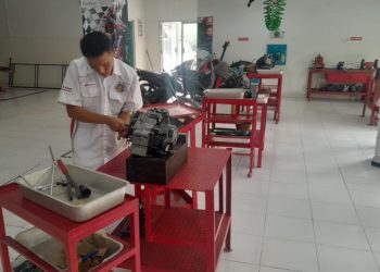 Siswa SMK binaan Honda di Provinsi Jambi mengikuti sesi pelatihan dan uji praktik sebagai persiapan menghadapi Festival Vocational 2026 tingkat nasional di Jakarta (Dok. Sinsen)