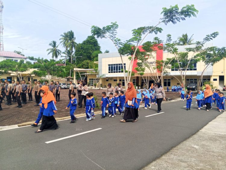 Polda Bengkulu menerima kunjungan Outing Class dari TK Insan Madani pada Kamis (12/02/2026).  (Dok/yola)