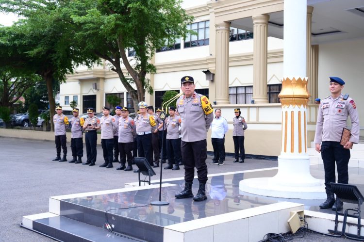 Wakapolda Jambi Brigjen Pol. B. Ali pimpin perdana apel pagi personel di Lapangan Hitam Mapolda Jambi pada Senin (9/2/2026) (dok
. Nahar)