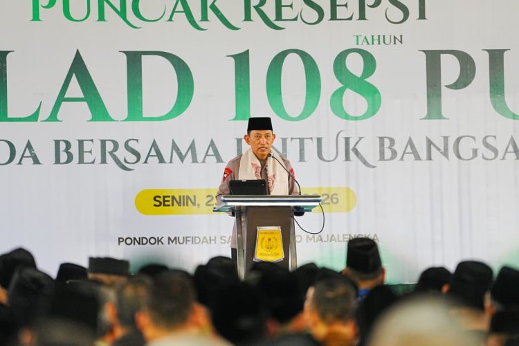 Kapolri Jenderal Listyo Sigit Prabowo memberikan sambutan pada acara puncak peringatan ulang tahun Persatuan Ummat Islam di Majalengka, Senin (23/2/2026). (Dok/yola)