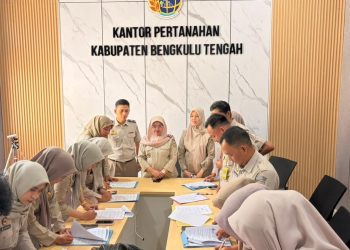 PPPK di lingkungan Kementerian ATR/BPN melaksanakan penandatanganan adendum perjanjian kerja, Selasa (10/3/2026). (Dok. Yola)