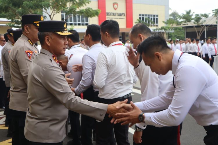 Polda Bengkulu menggelar Halal Bihalal bersama seluruh personel di Lapangan Anton Soedjarwo, Senin (30/3/2026). (Foto:Yl)