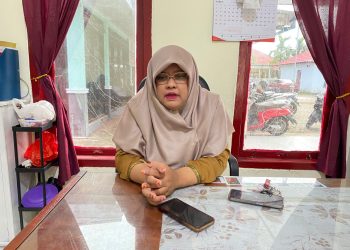 Kepala Bidang Ekonomi, Sosial, Budaya, dan Organisasi Kemasyarakatan (Ekososbud) Kesbangpol Bengkulu Tengah, Dian Mercy Andriani, saat menerima kunjungan silaturahmi sejumlah jurnalis, Selasa (10/3/2026). (Dok, Yola)