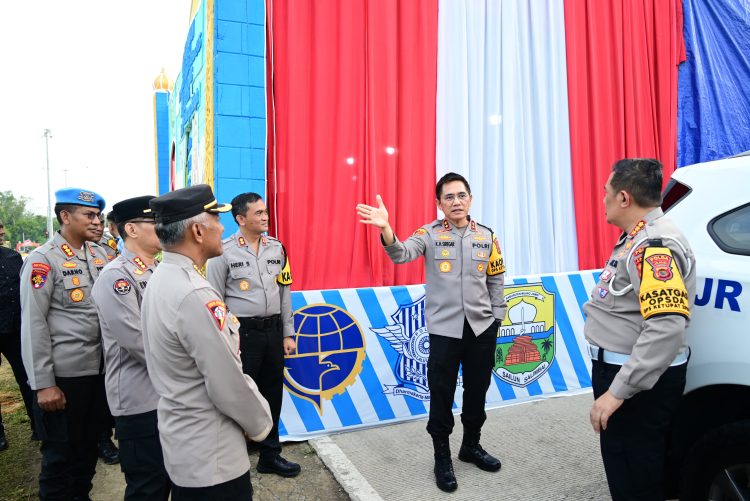 Kapolda Jambi Irjen Pol. Krisno H. Siregar turun langsung melakukan pengecekan di Tol Jambi–Palembang hingga Pos Pelayanan di kawasan Mestong, Kab. Muaro Jambi pada Selasa, (17/03/2026) (Dok.Nahar)