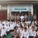 Kapolda Bengkulu Irjen Pol Mardiyono bersama pejabat utama Polda Bengkulu saat memberikan santunan kepada anak yatim dan dhuafa dalam kegiatan buka puasa bersama di Panti Asuhan Bumi Rafflesia Kota Bengkulu, Kamis (5/3/2026). (foto:Yl)