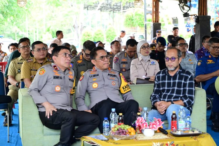 Kapolda Jambi bersama unsur Forkopimda mengikuti video conference yang dipimpin Kapolri di objek wisata Kampung Radja, Selasa (24/3/2026) (Dok. Nahar)