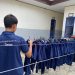 Seorang anak binaan di LPKA Muara Bulian menata pakaian hasil program laundry gratis di lingkungan lembaga, Kamis (26/3/2026)  (Dok. Humas)