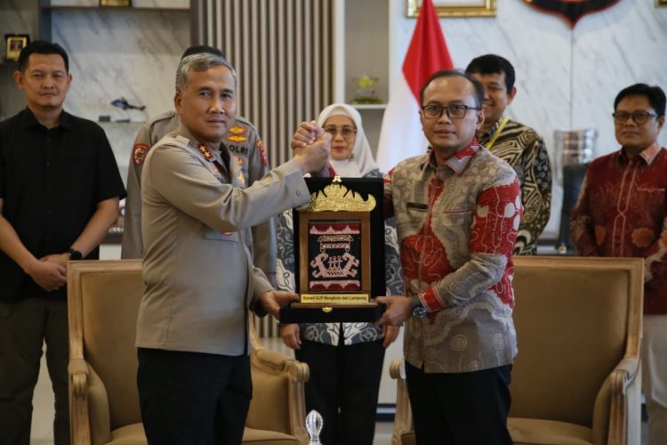 Kapolda Bengkulu bersama jajaran DJP Bengkulu dan Lampung membahas penguatan penegakan hukum perpajakan. (foto:yola)