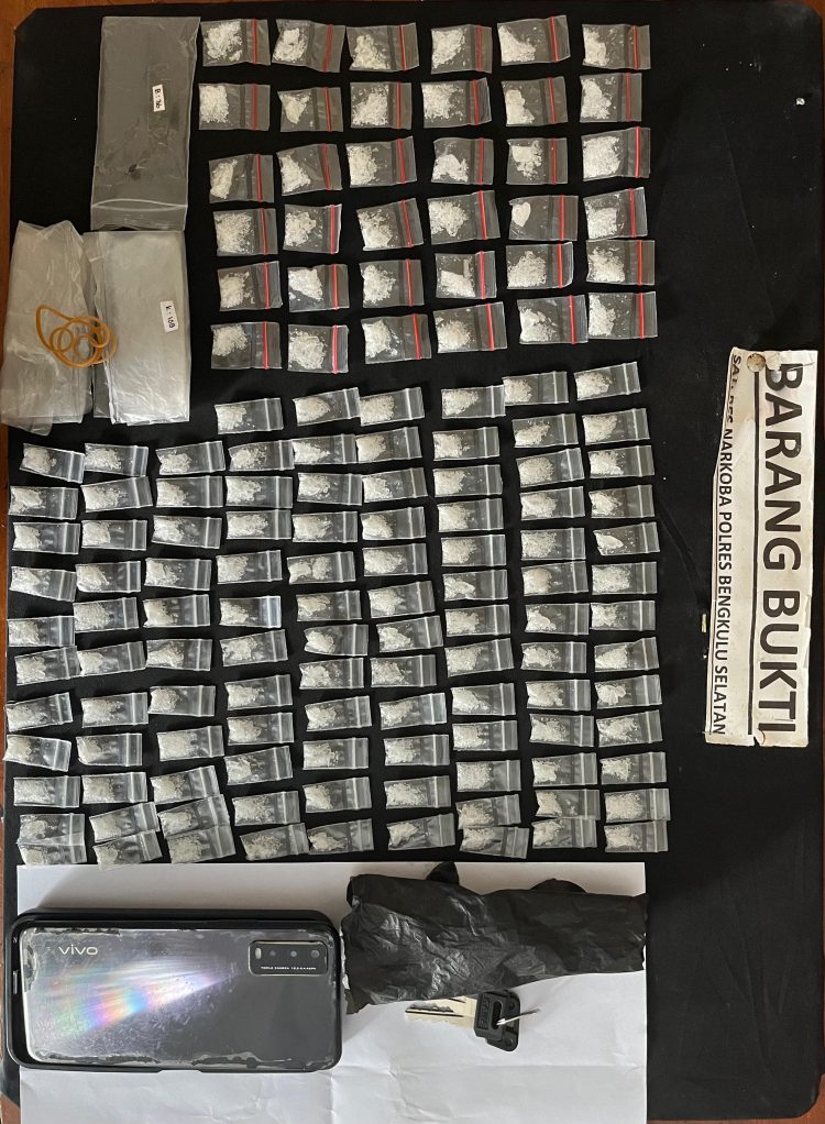 Barang bukti berupa 144 paket narkotika jenis sabu dengan berat kotor sekitar 28,55 gram. (Foto:yola)