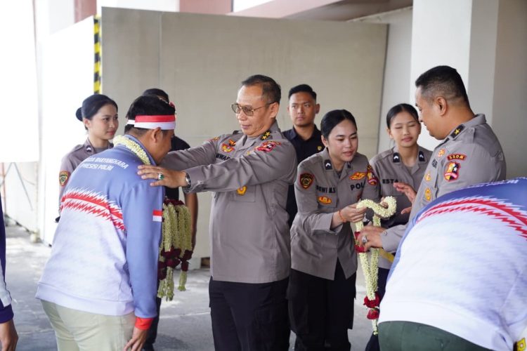 Kedatangan para atlet disambut langsung As SDM Kapolri, Anwar, di Bandara Soekarno-Hatta, Selasa (28/4/2026). (Foto:yola)