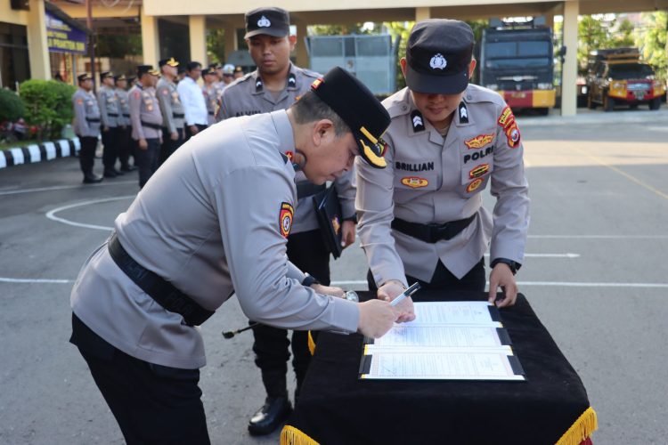 Kapolresta Bengkulu Kombes Pol Rahmad Hidayat memimpin sertijab pejabat utama, Kamis (23/4/2026). (Foto:yola)