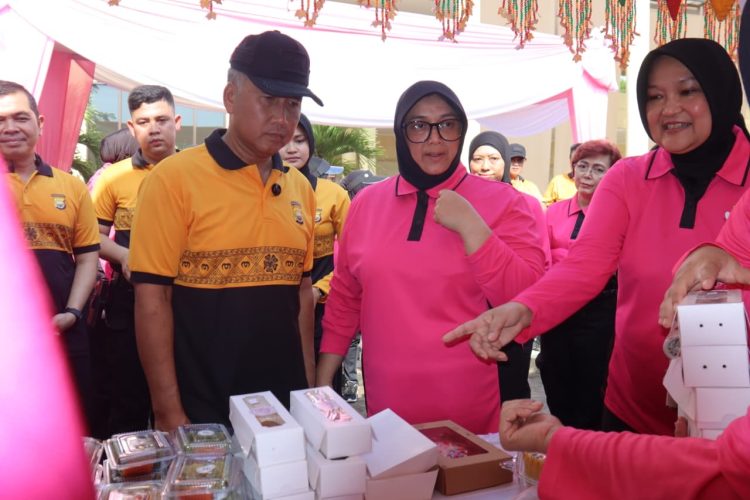 Kapolda Bengkulu Hadiri Borong Bazar Produk UMKM Bhayangkari, Selasa (28/4/2026). (Foto:yola)