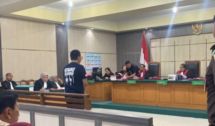 Terdakwa Dede Maulana menjalani sidang pembacaan vonis di Pengadilan Negeri Jambi, Selasa (28/4/2026). (Dok. Nahar)